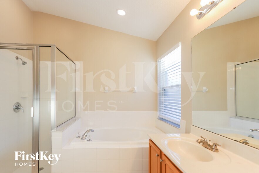 Building Photo - 9836 Laurel Ledge Dr