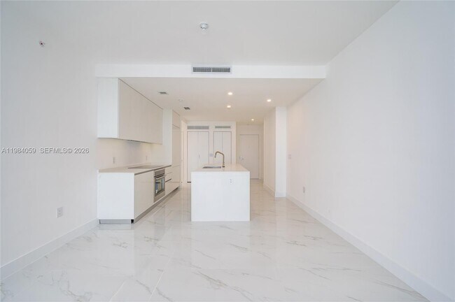 Building Photo - 700 NE 24th St