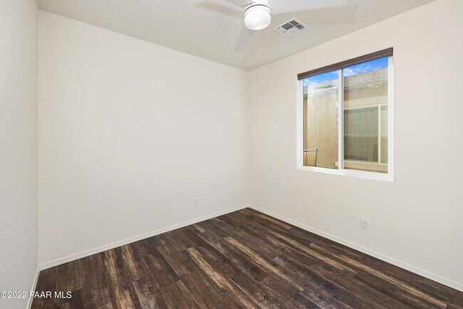 Building Photo - 1385 Warbler Wy