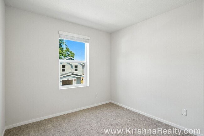 Building Photo - Modern & Spacious 3 BD* 2BA* Brand-New Sin...