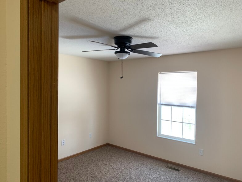 Building Photo - 520 Wood Thrush St