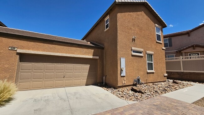Building Photo - Spacious 3 bedroom Town home in Henderson!!!