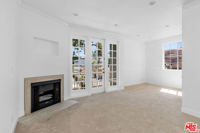 Building Photo - 9800 Vidor Dr