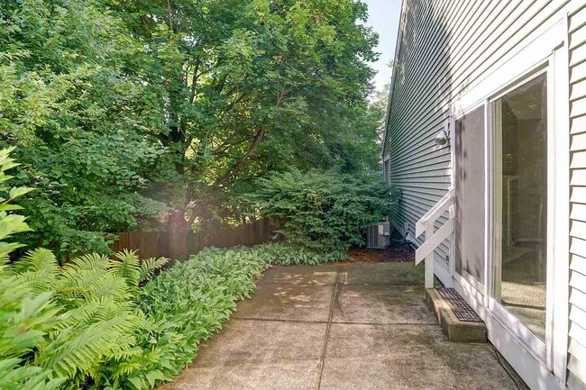 Building Photo - 11 Gray Birch Trl