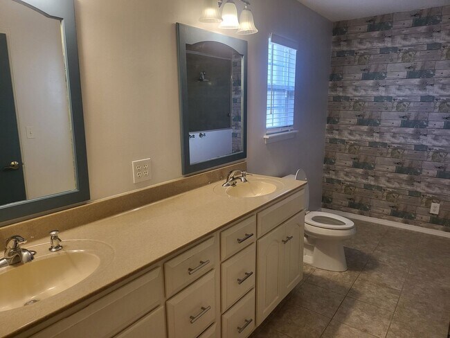 Building Photo - 3 Bed 2 Bath, Bixby Schools