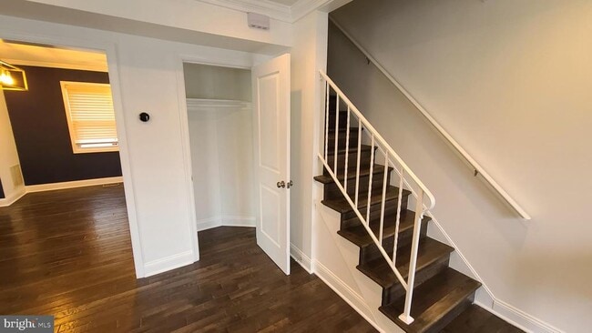 Building Photo - 417 Burbank St SE