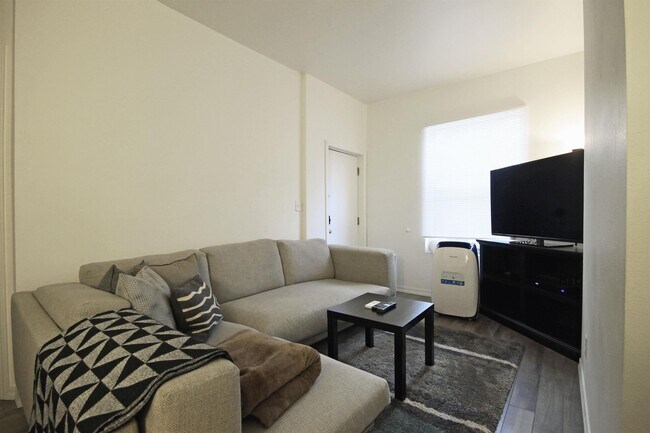 Building Photo - 3050 Zuni St