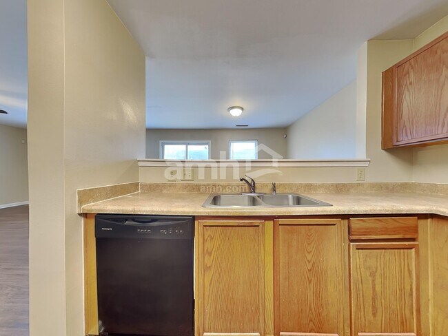 Building Photo - 911 Swearngan Ridge Ct