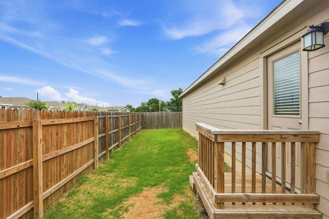 Building Photo - Single-Story 3/2 Rental Near Lackland Air Force Base | No Carpet | Fridge Included |