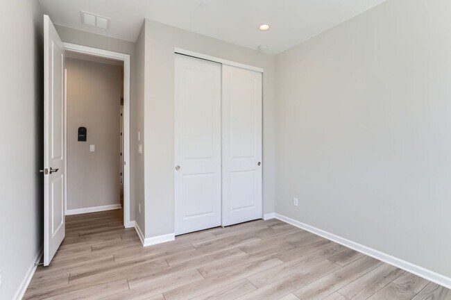 Building Photo - 676 Saddle Dr
