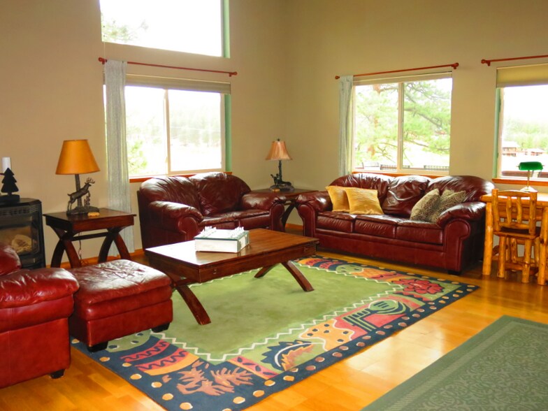 Building Photo - 15729 Pine Lake Dr