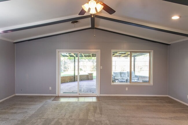 Building Photo - Beautiful 3 bedroom 2 bath home in Fountai...