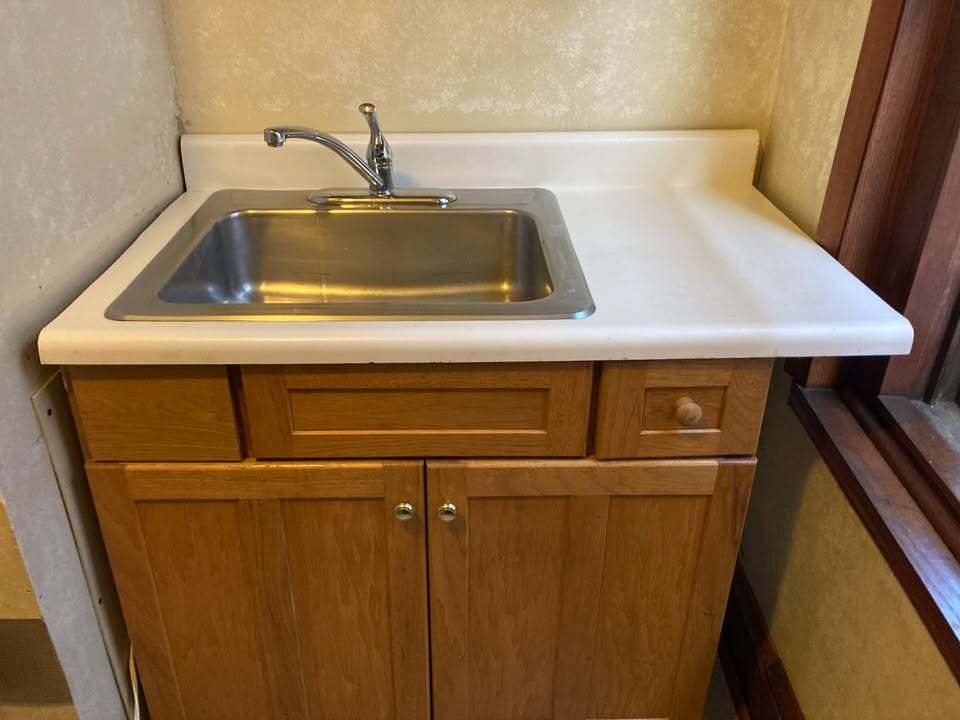 kitchen sink alcove - 227 Buckingham Pl