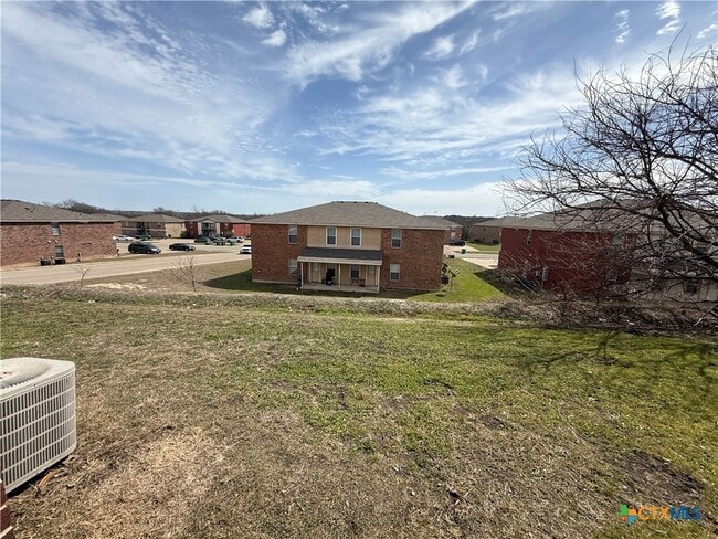Building Photo - 705 S Amy Ln