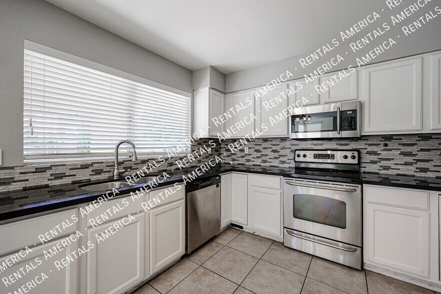 Building Photo - 2361 W Myrtle Dr