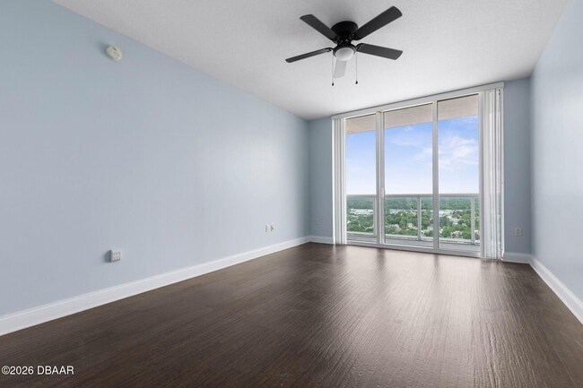 Building Photo - 241 Riverside Dr