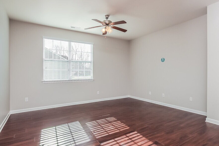 Building Photo - 621 Rose Mallow Dr