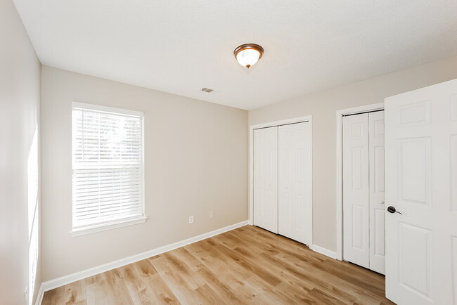 Building Photo - 15 Cityview Dr