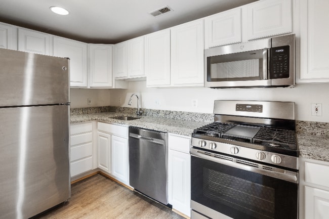 Building Photo - 1820 Lancaster St