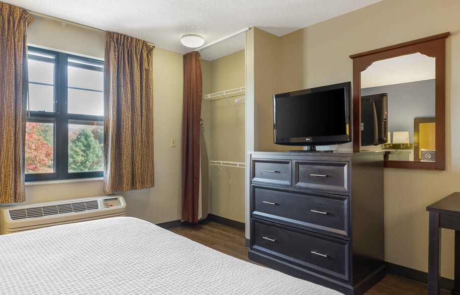 Building Photo - Furnished Studio-Hartford - Meriden