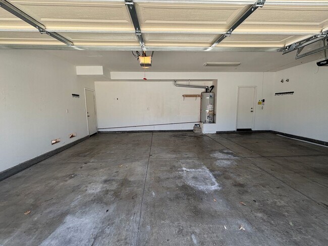 Building Photo - 44321 Sunmist Ct