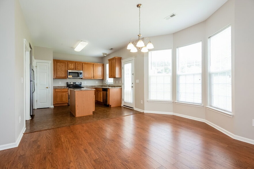 Building Photo - 6915 Babbling Brook Ln