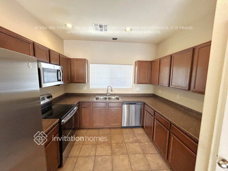 Building Photo - 6322 W Constance Way