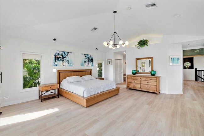 Building Photo - 2484 SE 12th St