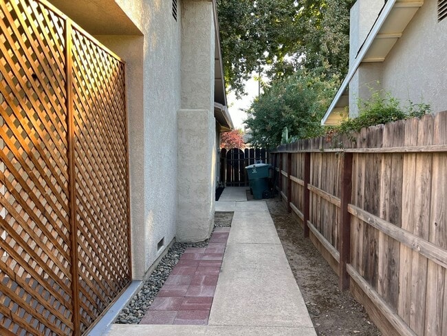 Building Photo - Immaculate 3 bedroom on a court!