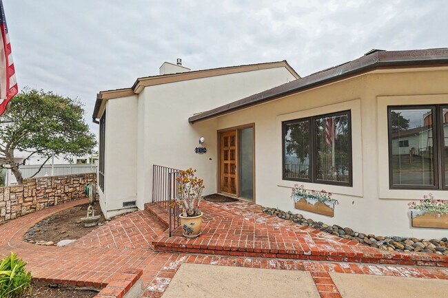 Building Photo - Charming 2 Bedroom Pacific Grove Home with Ocean Views