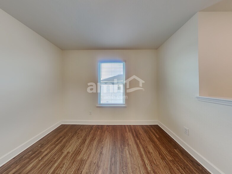 Building Photo - 8493 Highfield Ave