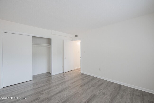 Building Photo - 1217 Park Ave