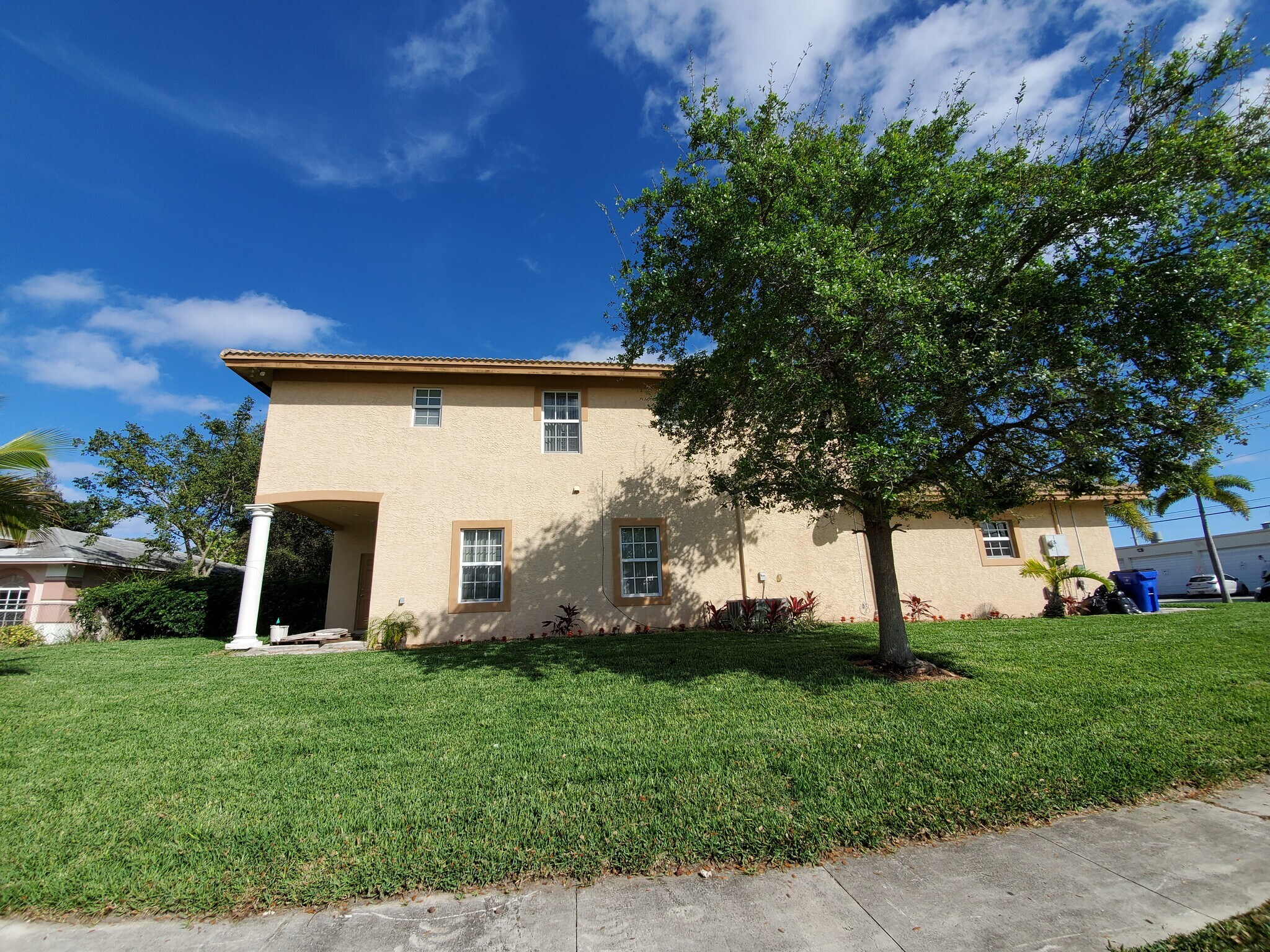 Building Photo - 197 NW Eller St