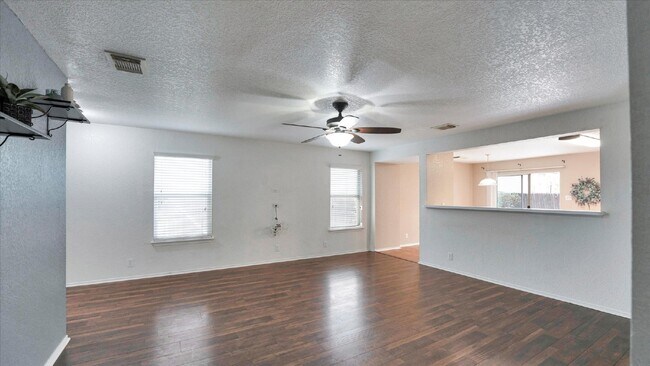Building Photo - "Charming 3-Bedroom Home with 2 Full Baths in New Braunfels – 1,425 Sq Ft of Comfort on Cherokee ...