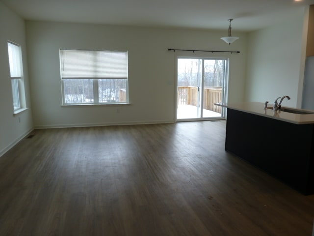 Building Photo - 860 Champions Dr