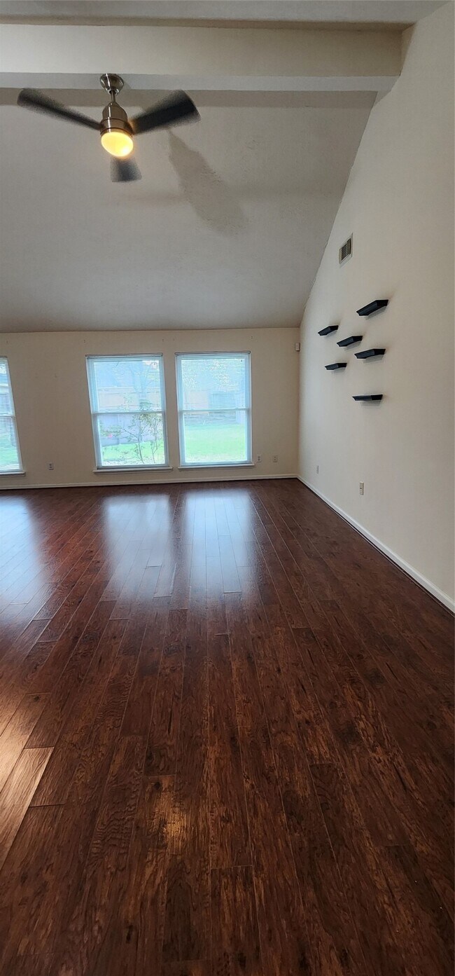 Building Photo - 16807 Sussex Dr