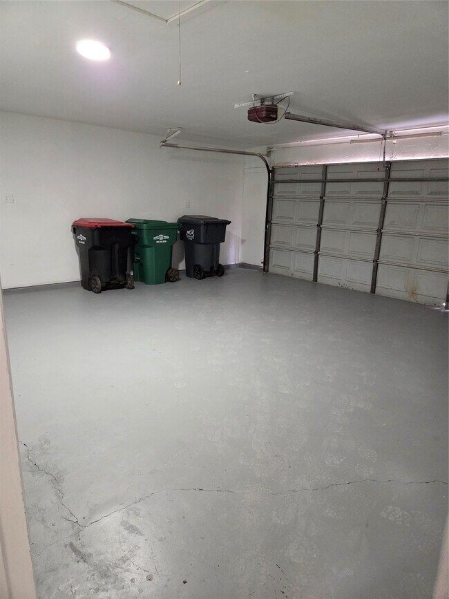 Building Photo - 527 Tara Plantation Dr