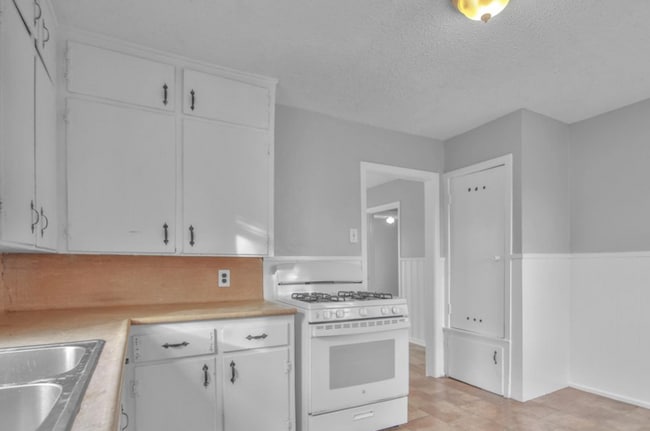 Building Photo - 2205 39th St