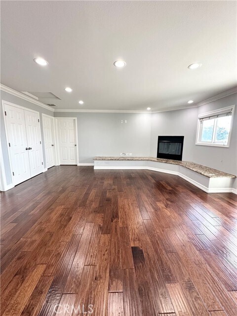 Building Photo - 528 E 238th Pl