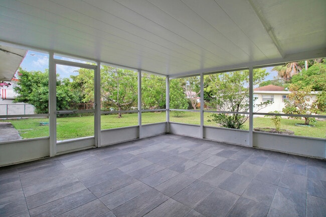 Building Photo - 1231 SW 32nd St