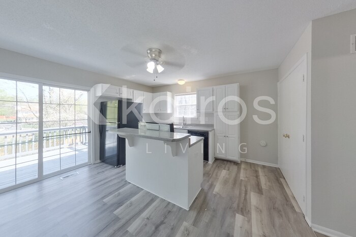 Building Photo - 4415 The Paseo