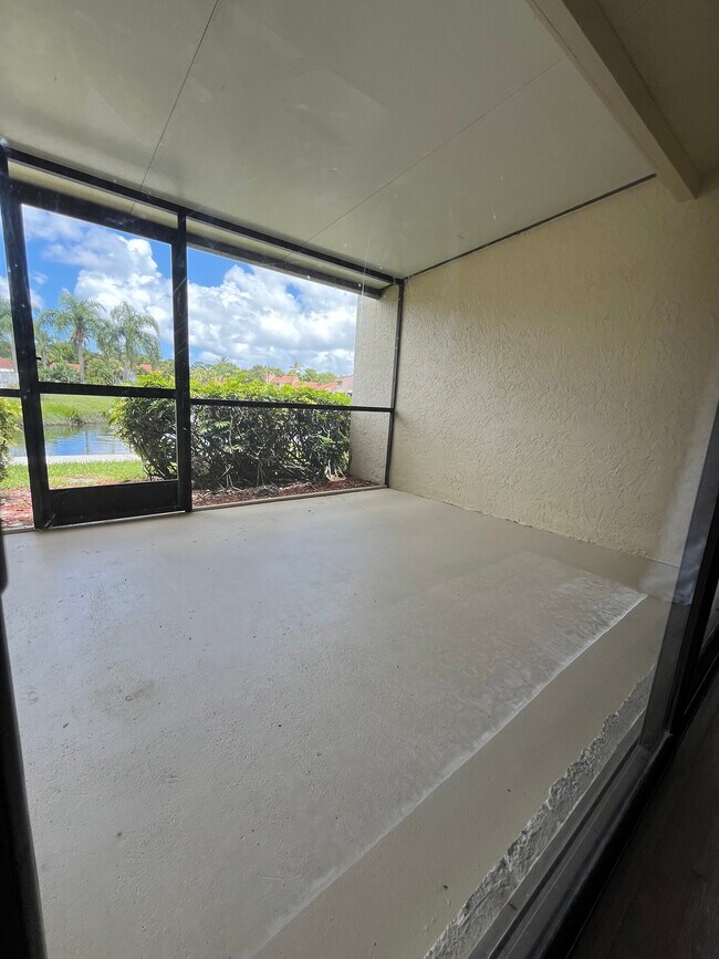 Building Photo - 1580 SW Crossing Cir