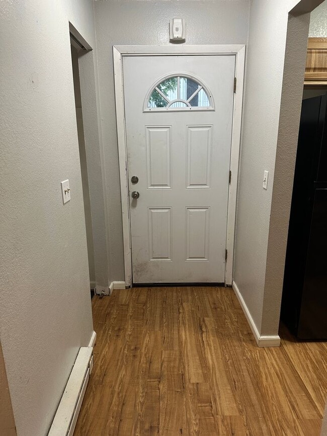 Building Photo - 1 BR/1 B near shopping center, UMED, and the Military base JBER.