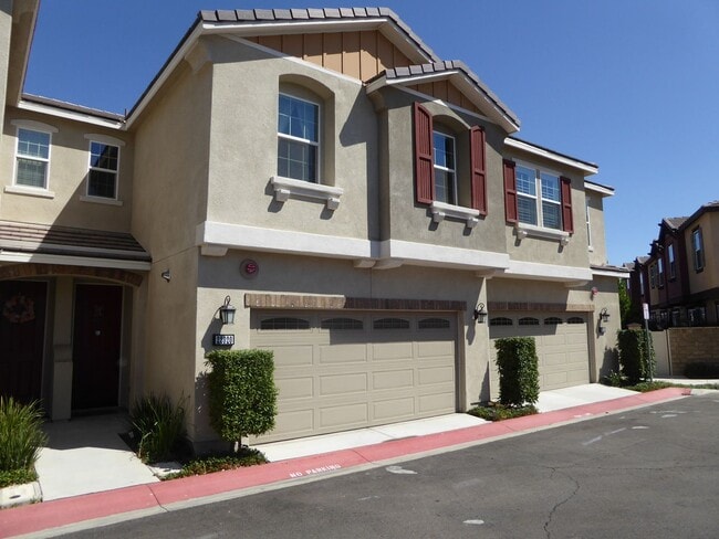 Primary Photo - Stylish 3 Bedroom Home in the Gated River ...