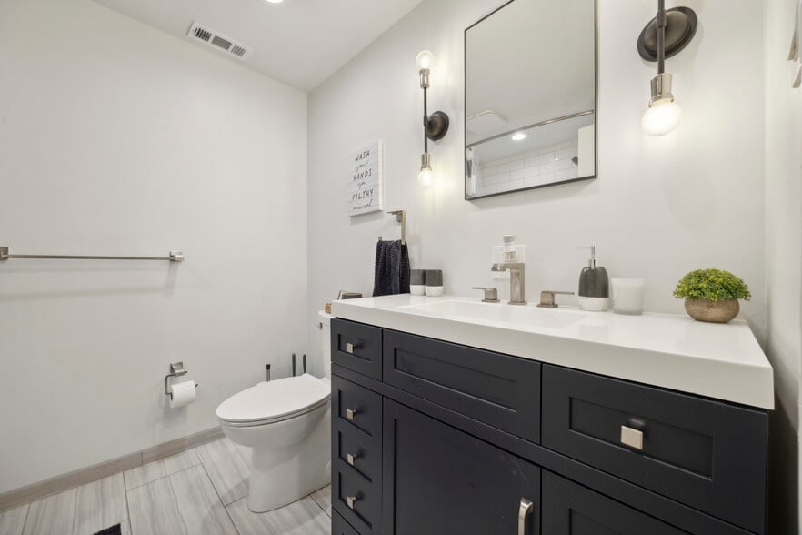 Building Photo - 813 N 15th St