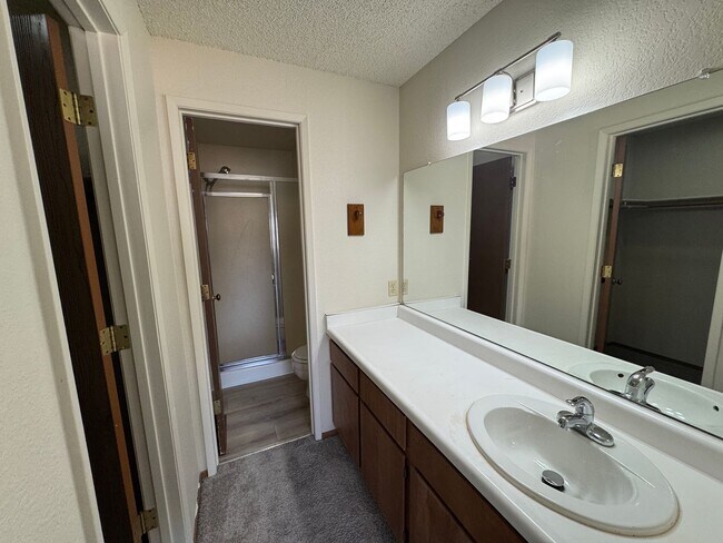 Building Photo - 1675 Round Mountain Cir