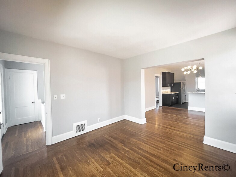 Building Photo - 2642 Madison Rd