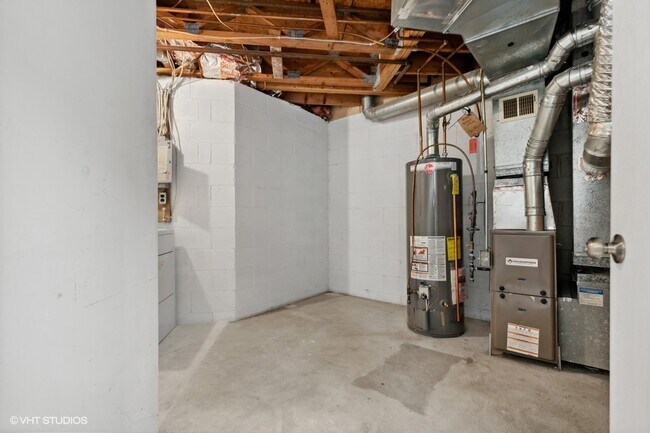 Building Photo - Charming Renovated Home with Modern Amenit...