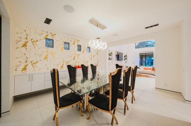 Building Photo - 25879 Chalmers Pl