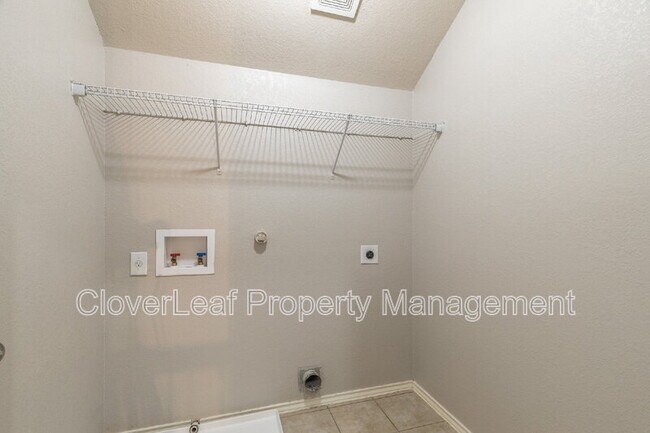 Building Photo - 2424 Dimmitt Dr